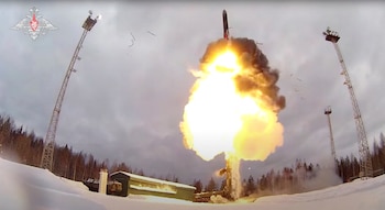 Las fuerzas nucleares lanzan un