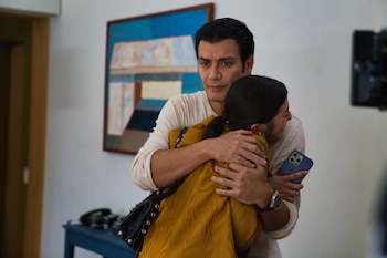 La serie visibiliza cómo la búsqueda de poder y pertenencia puede afectar la estabilidad emocional y las relaciones personales. - (Cortesía)