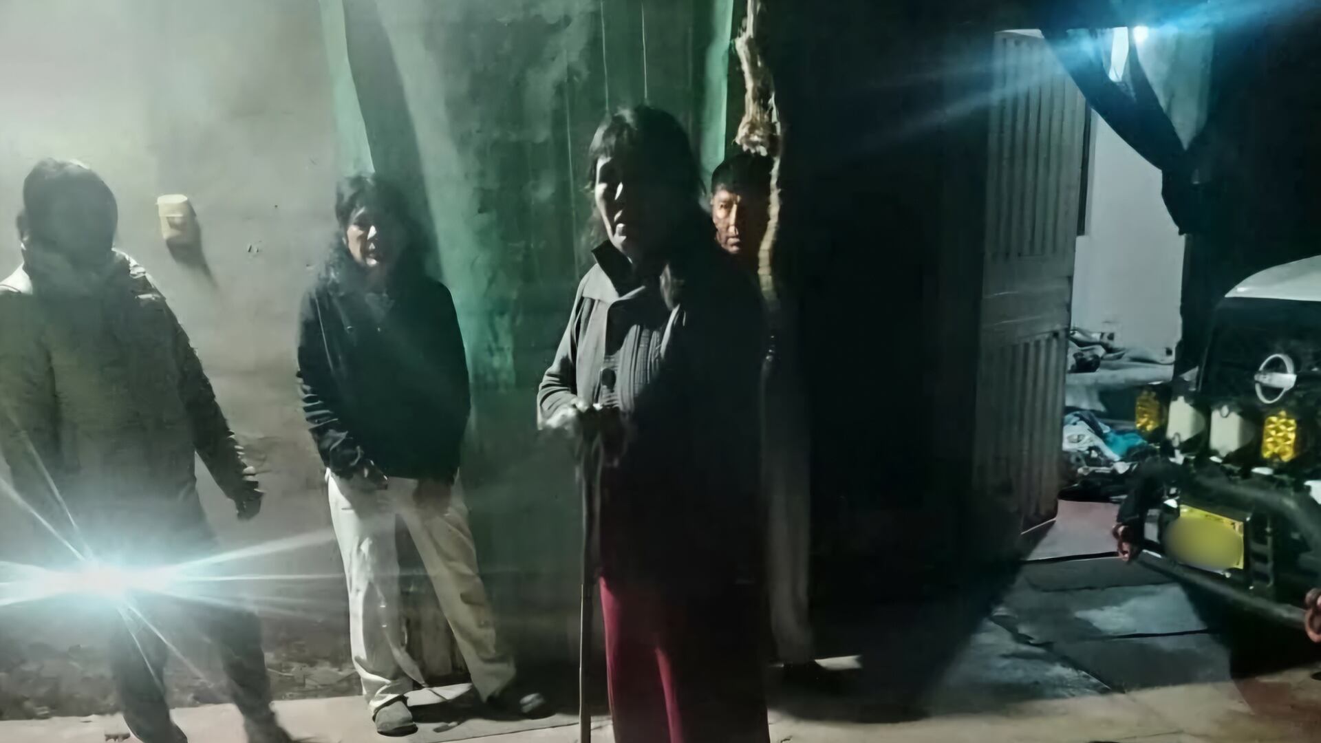 Esposa de Henry asustada por el violento asalto. Foto: La Vanguardia Noticias