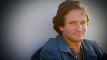 El especial “Off the Wall” marcó el debut de Williams en la televisión y el nacimiento de una de sus citas más emblemáticas (foto: Captura de pantalla)