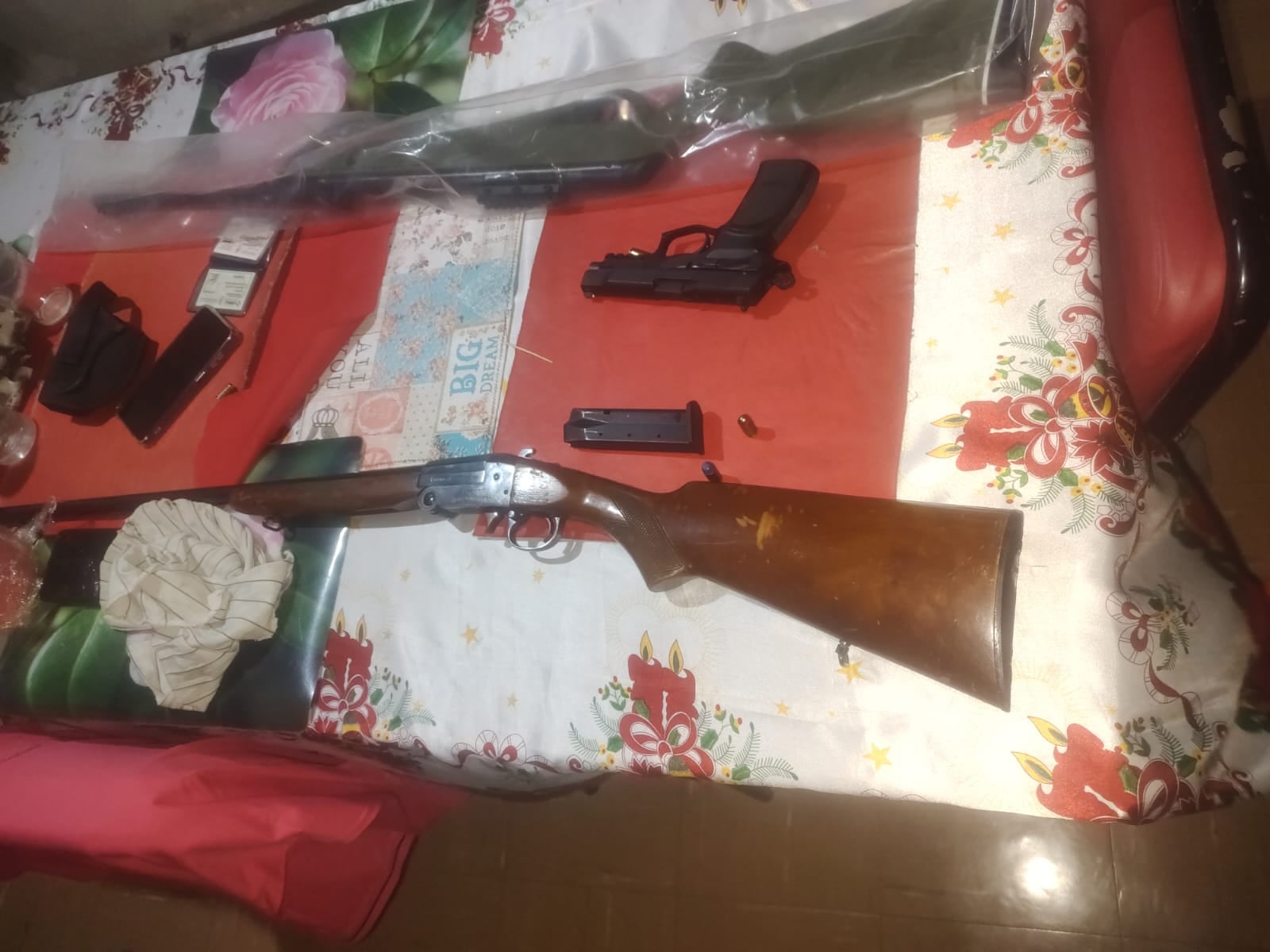 El hombre le disparó desde su casa