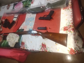 El hombre le disparó desde