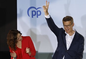 Alberto Núñez Feijóo celebra junto