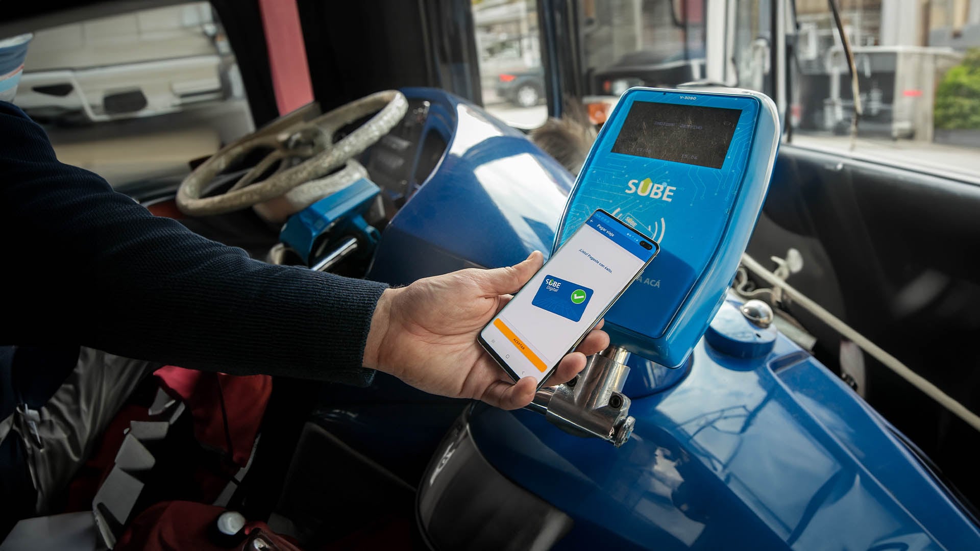 Más líneas de colectivos se sumaron al pago con tarjeta y celular: en qué ciudades se habilitaron los nuevos sistemas - Infobae