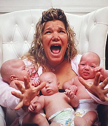 Pany Chama con sus trillizos,