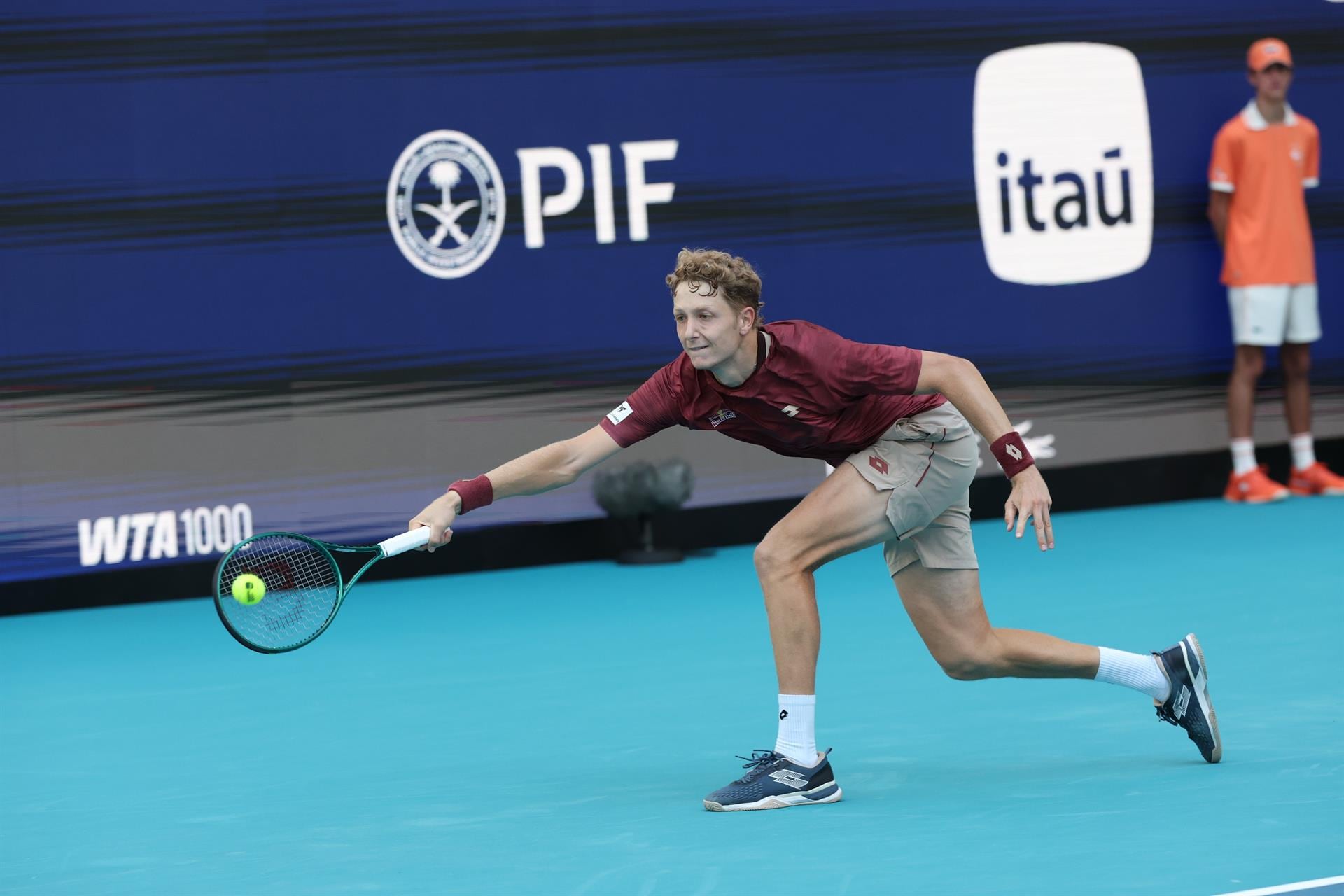 El español Martín Landaluce no puede con el servicio de Wawrinka y cae en su debut en Lyon