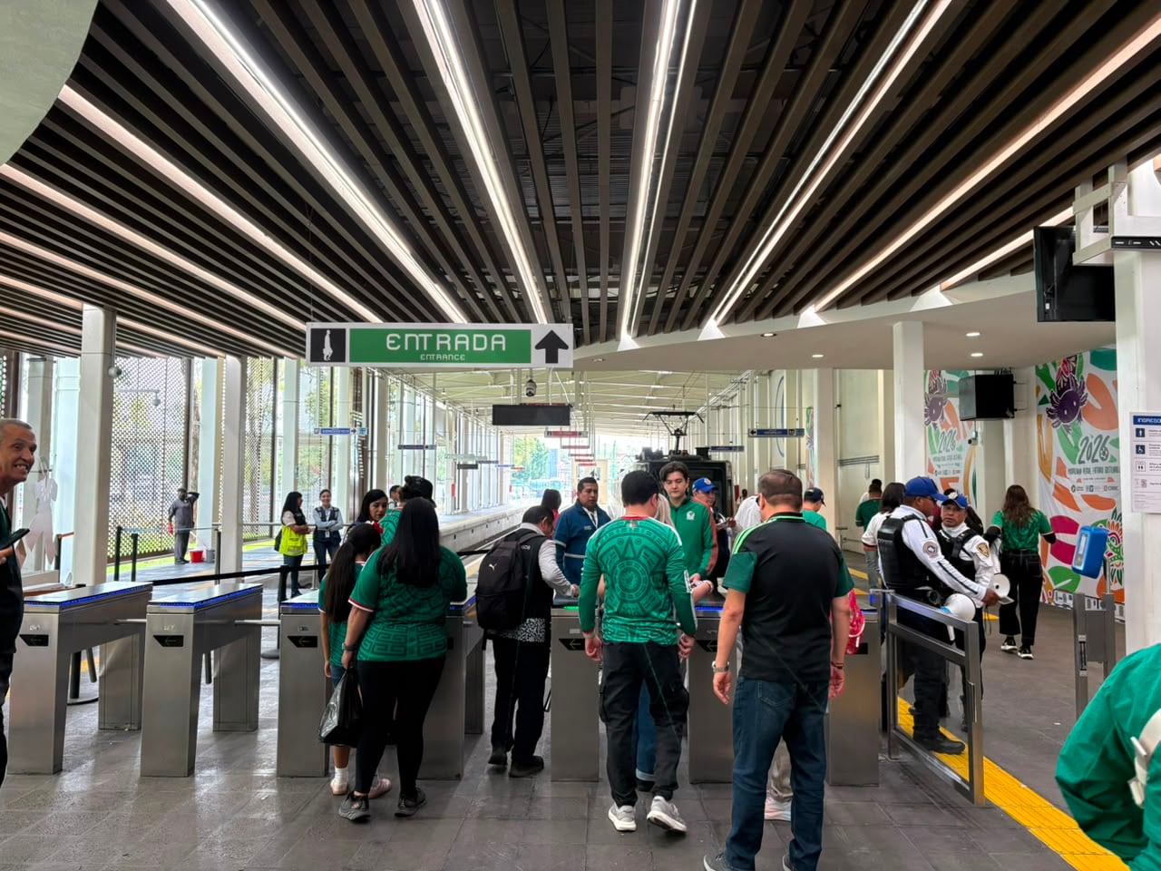 Operativo en Tren Ligero (Luz Coello Infobae)