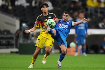 El surgido en la cantera de los Pumas apunta para emigrar a Europa cuando termine el Mundial 2026 con acercamientos de un equipo en España. (AP Foto/Eduardo Verdugo)