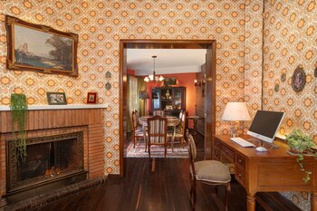 Airbnb ofrece una noche en