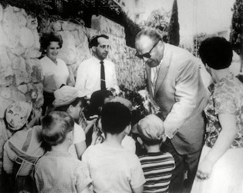 Oskar Schindler durante una visita