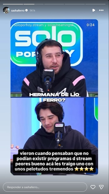 Captura de una publicación en redes sociales con la imagen de dos hombres con micrófonos y un texto superpuesto de crítica