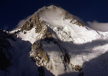 Gasherbrum I, conocido como Hidden