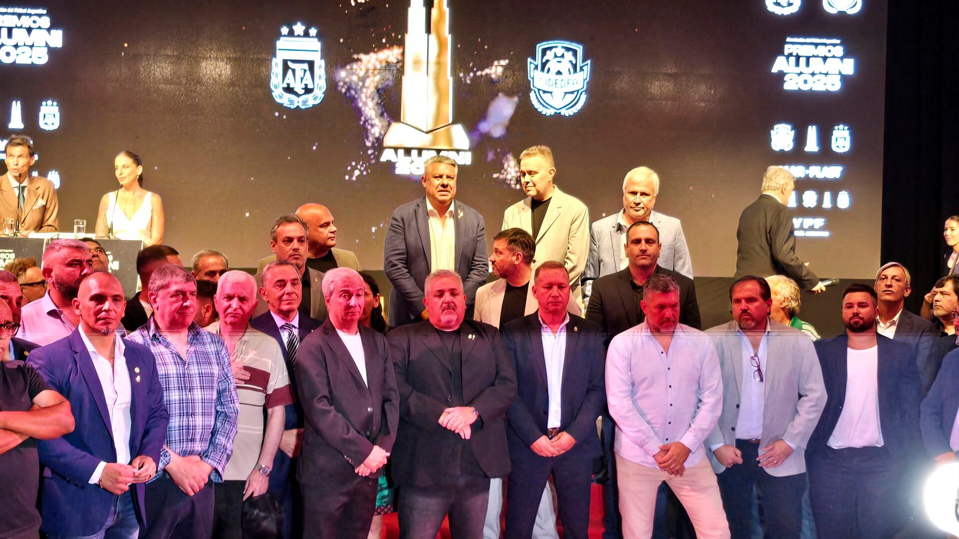 Tapia, durante su discurso, rodeado de los dirigentes (@SABADOGOL)