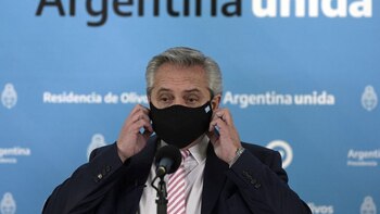 Con una estrategia de control