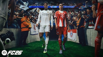 Dos futbolistas, uno con uniforme blanco del Real Madrid y otro con uniforme rojo del Bayern Múnich, caminan entre la multitud en un estadio