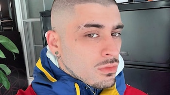 Zayn Malik presume playera de la Selección Mexicana tras el triunfo de Inglaterra en el Mundial 2026