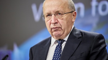 Bruselas llama a debatir sobre