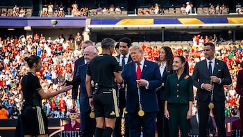 Sheinbaum acompaña a Trump e Infantino en la ceremonia de premiación del Mundial 2026