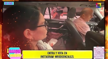 Ramiro Roca acompañó a Andrea San Martín durante su salida de la dependencia policial. Captura: 'Amor y Fuego'.