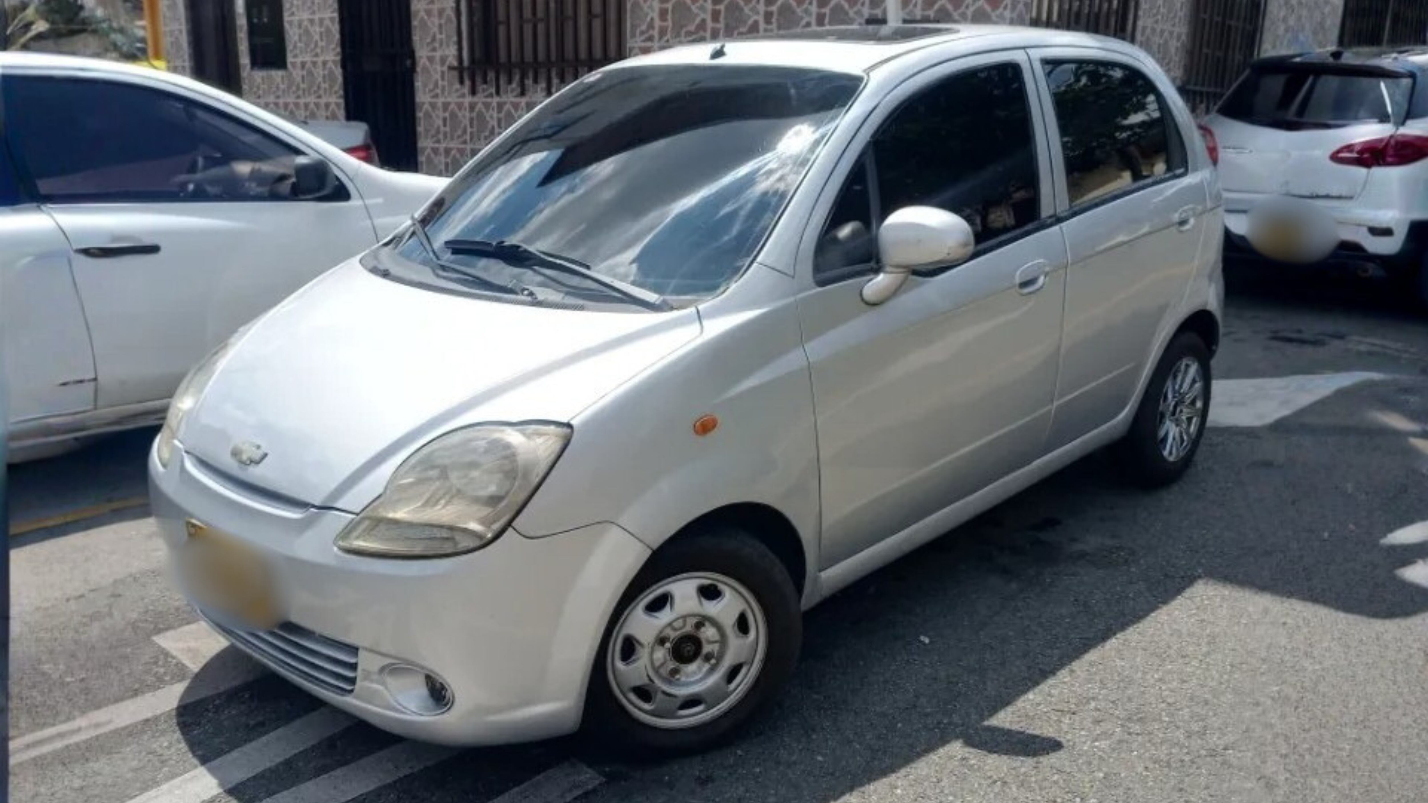 El Chevrolet Spark se consolidó en 2025 como el carro usado más vendido en Colombia, liderando las transferencias por su economía, facilidad de manejo y bajo costo de mantenimiento - crédito TuCarro