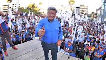 César Acuña niega vínculos con