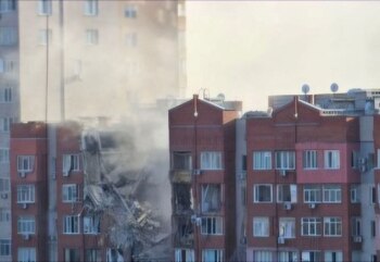 Vista del edificio residencial tras ser atacado por un bombardeo ruso (Governor of Dnipropetrovsk Regional Military-Civil Administration Serhii Lysak via Telegram/Handout via REUTERS)