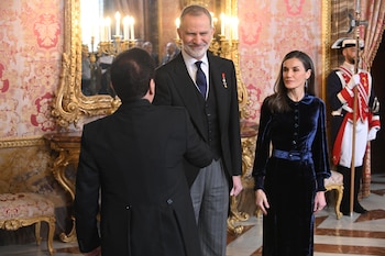 La reina Letizia junto al