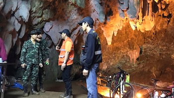El rescate en Tham Luang comenzó el 8 de julio de 2018 con buzos extranjeros y Navy SEALs tailandeses que sacaron a los 12 chicos y al entrenador en tres jornadas (AP Photo/Tassanee Vejpongsa)
