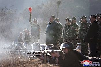 Kim Jong-un supervisa un entrenamiento