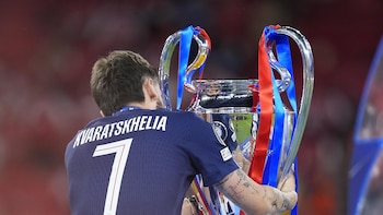 Khvicha Kvaratskhelia, del PSG, elegido 'Jugador de la temporada' en la Champions 2025/26