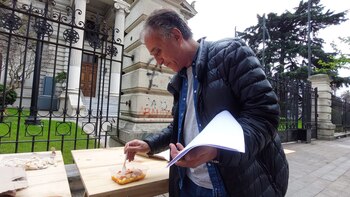 Néstor Pitrola en la puerta