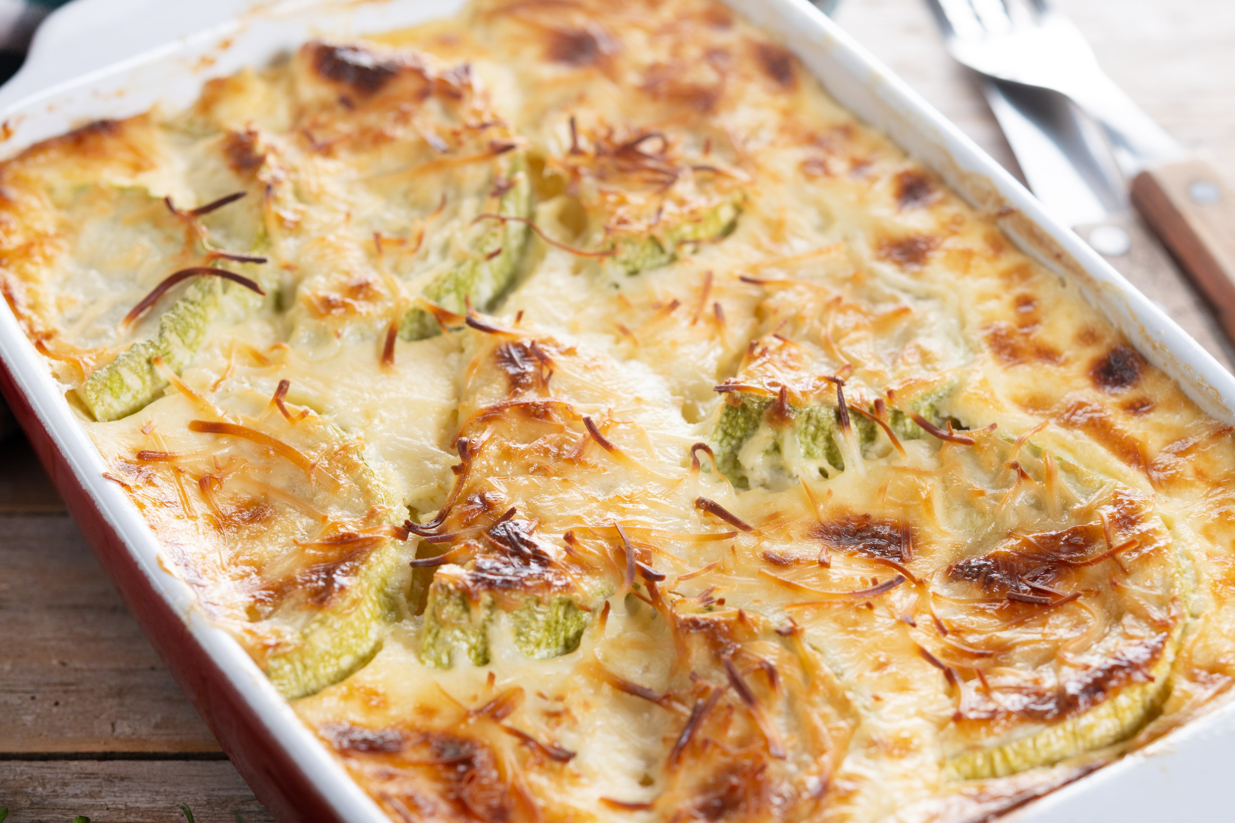 Pastel de calabacín al horno con jamón y queso (Magnific)