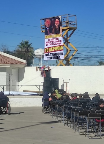 El descontento de los chihuahuenses se hizo evidente durante la visita de la senadora. Crédito: Especial