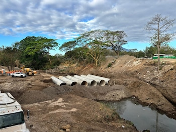 Las nuevas estructuras en los puentes El Rebalse, La Gallina y San Antonio Silva ampliarán la calzada a 14.70 metros. (Foto: FOVIAL)
