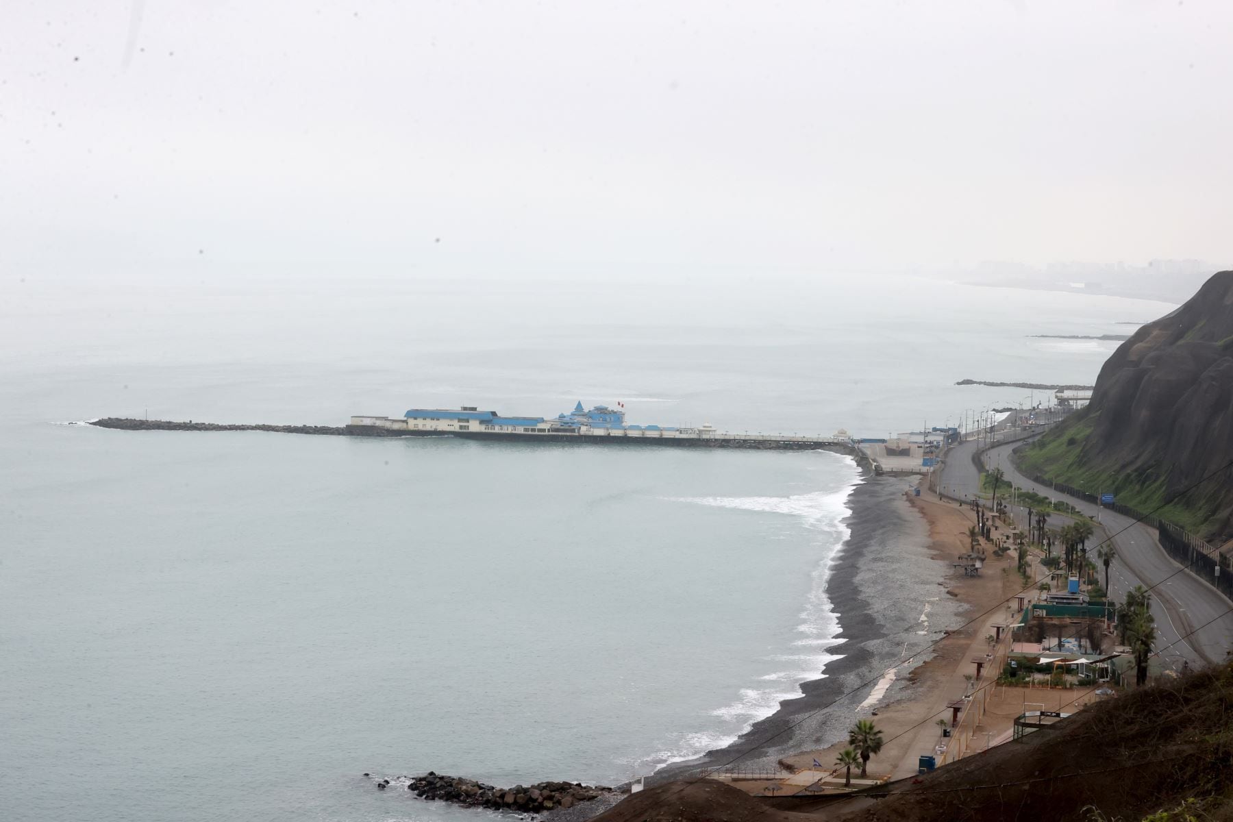 El Indeci recomienda reforzar techos y ventanas, asegurar embarcaciones y usar ropa adecuada para protegerse de los efectos del viento. (Andina)