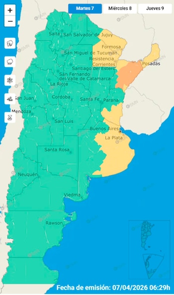 Mapa meteorológico de Argentina el 7 de abril de 2026, mostrando la mayor parte del territorio en verde, con áreas en amarillo y naranja en el este y noreste