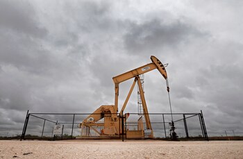 A las 09.05 hora local (14.05 GMT), los contratos futuros del WTI para entrega en marzo sumaban 82 centavos con respecto al cierre del día anterior. EFE/Larry W. Smith/Archivo