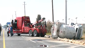 Volcadura de pipa autopista Peñon