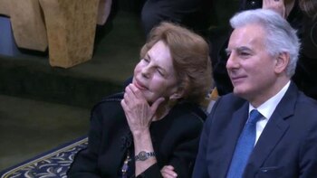 Patricia Llosa y Álvaro Vargas Llosa asisten a la ceremonia de la Academia Frances