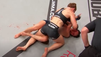 Una peleadora de MMA sufrió un percance con su ropa en plena pelea y promocionó su OnlyFans: “Salió a saludar”