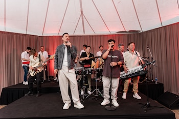 Tapari y Los Totora abrieron