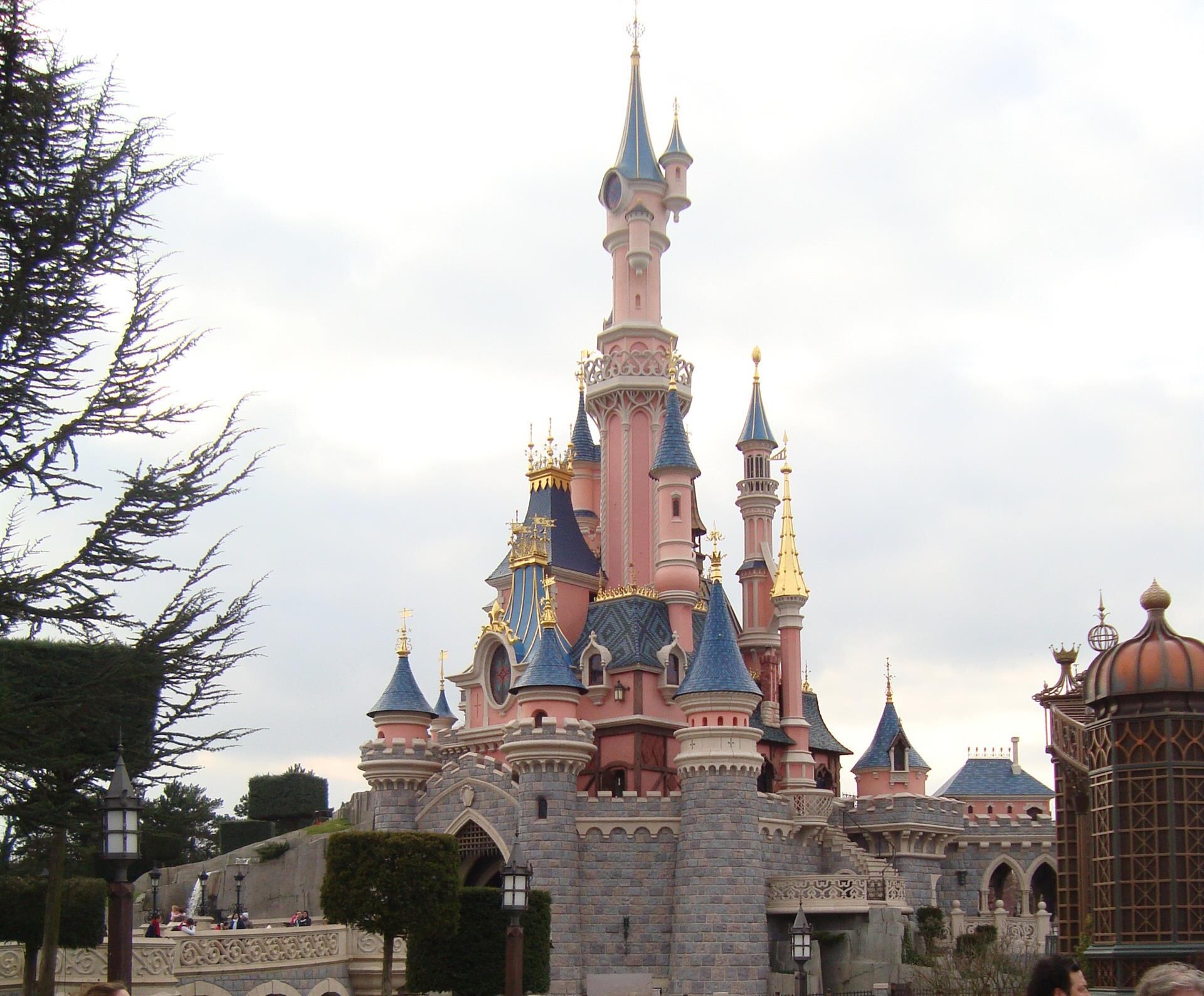 Disney reporta una caída del 50% en su beneficio por impuestos adversos