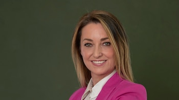 Laura Colón asume la presidencia