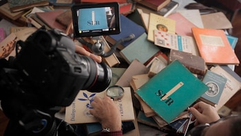“Divertido, arrogante y por encima de la hagiografía”: la crítica internacional elogia el documental de Mariano Llinás sobre Borges