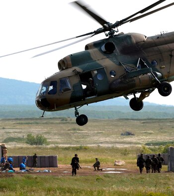 Un helicóptero Mi-8, como el