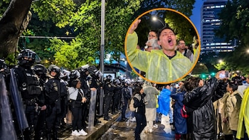 Trabajadores del IMSS cantan el Himno Nacional en medio de protestas y repliegue policial en CDMX