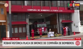 Ladrones robaron la placa fundacional de 82 años de una compañía de bomberos voluntarios en La Punta. Captura América TV