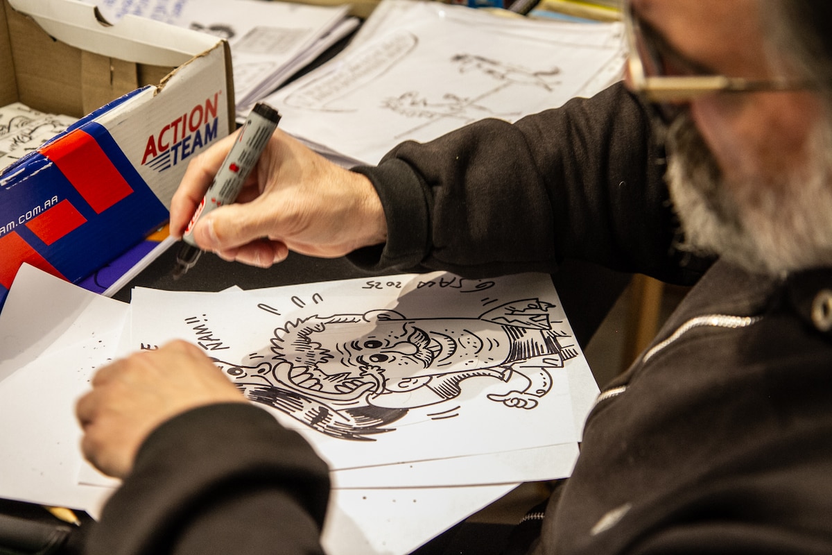 Legendary comic artists speaking at the Centro Cultural Rojas during the FAH event