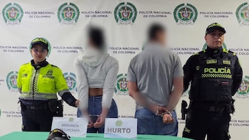 Mujer usó a su propio hijo para robar un local comercial en Bogotá y lo abandonó junto a su cómplice cuando llegaron las autoridades