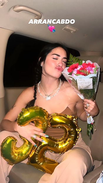 La primera foto de Lali